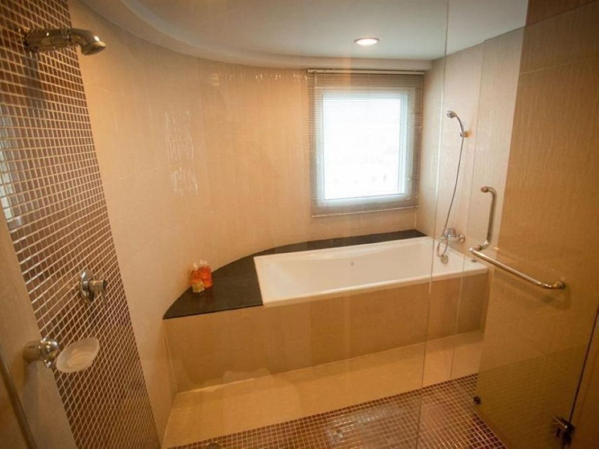 S.M. Grande Residence Bangkok Luaran gambar